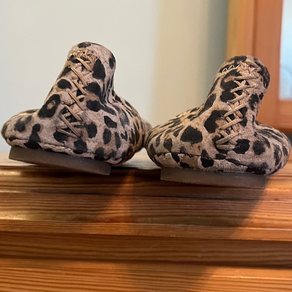 Lucky Brand Emmie Leopard Flats Sz 8 VGUC - Picture 6 of 8